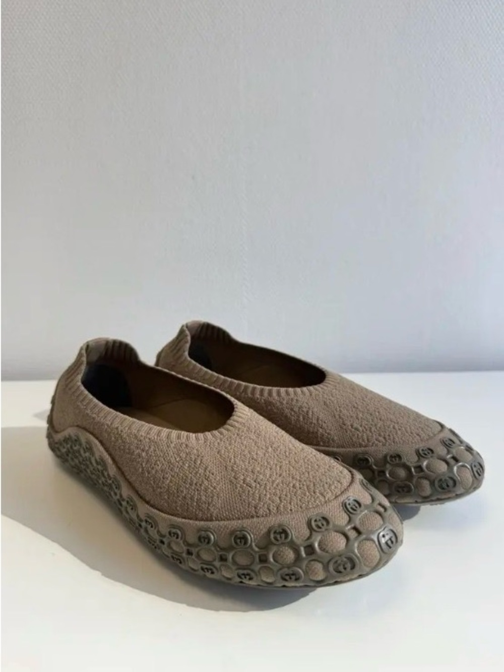 Gucci Beige Knit Slip-On Driving Flats with Signature Rubber Grip